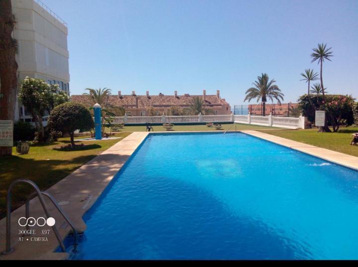 Los Cisnes Beach Studio 100M Playa Apartment Беналмадена Екстериор снимка